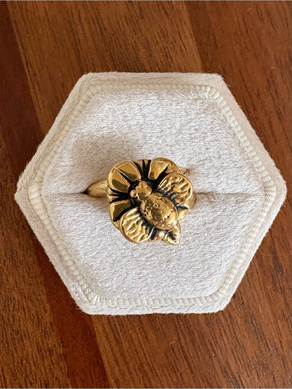 Vintage Castings on Parade COP 1988 Bee Flower Ring Gold Tone Size 4.5